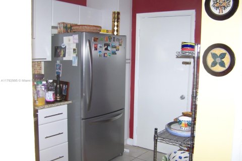 Condominio en alquiler en Miami Beach, Florida, 2 dormitorios, 102.19 m2 № 1938438 - foto 5