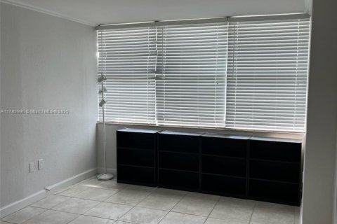 Condominio en alquiler en Miami Beach, Florida, 2 dormitorios, 102.19 m2 № 1938438 - foto 10