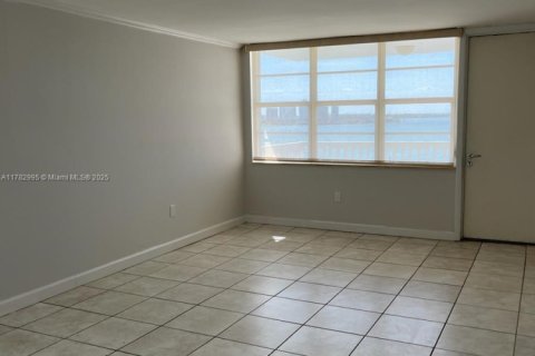 Condominio en alquiler en Miami Beach, Florida, 2 dormitorios, 102.19 m2 № 1938438 - foto 11
