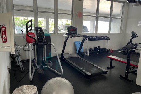 Condo in Miami Beach, Florida, 2 bedrooms  № 1938438 - photo 12
