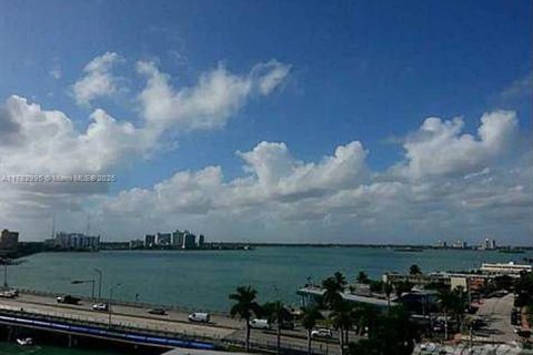 Condominio en alquiler en Miami Beach, Florida, 2 dormitorios, 102.19 m2 № 1938438 - foto 1