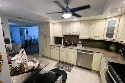 Copropriété à vendre à Fort Lauderdale, Floride: 2 chambres, 133.31 m2 № 2243344 - photo 9