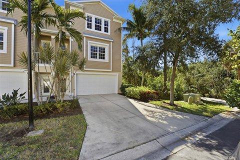 Townhouse in Placida, Florida 3 bedrooms, 213.12 sq.m. № 2103231 - photo 2
