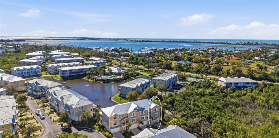 Townhouse in Placida, Florida 3 bedrooms, 213.12 sq.m. № 2103231