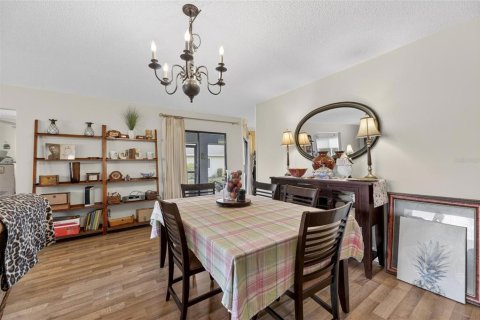 Condo in Sun City Center, Florida, 2 bedrooms  № 2197031 - photo 7