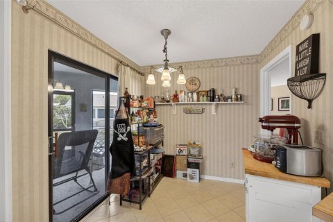 Condo in Sun City Center, Florida, 2 bedrooms  № 2197031 - photo 13