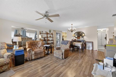 Condo in Sun City Center, Florida, 2 bedrooms  № 2197031 - photo 12
