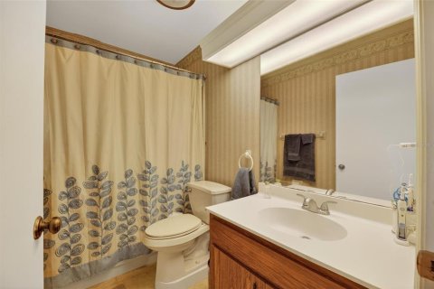 Condo in Sun City Center, Florida, 2 bedrooms  № 2197031 - photo 27