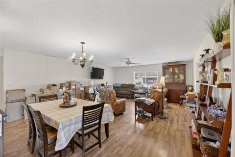 Condo in Sun City Center, Florida, 2 bedrooms  № 2197031 - photo 8