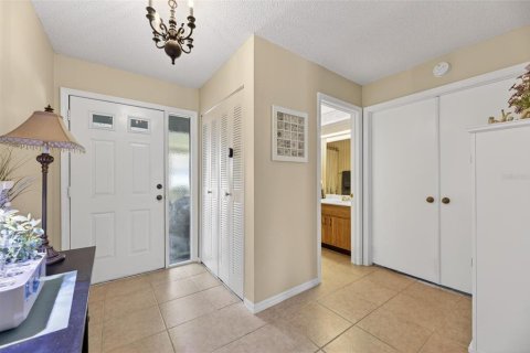 Condo in Sun City Center, Florida, 2 bedrooms  № 2197031 - photo 5