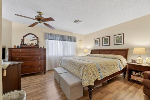 Condo in Sun City Center, Florida, 2 bedrooms  № 2197031 - photo 18