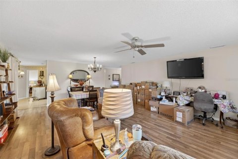 Condo in Sun City Center, Florida, 2 bedrooms  № 2197031 - photo 11