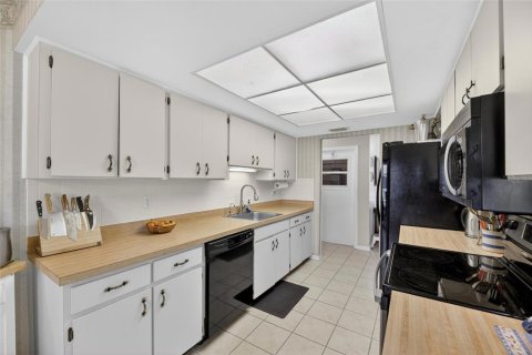 Condo in Sun City Center, Florida, 2 bedrooms  № 2197031 - photo 14