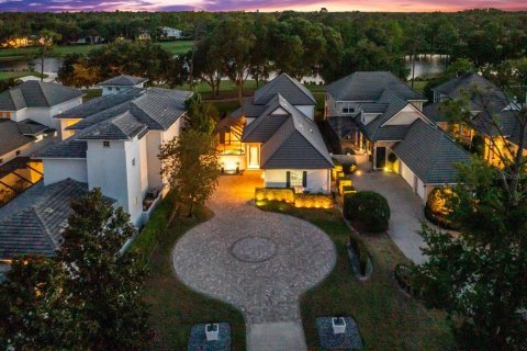 House in Orlando, Florida 4 bedrooms, 267.28 sq.m. № 2214170
