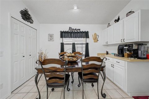 House in Spring Hill, Florida 3 bedrooms, 157.66 sq.m. № 2217830 - photo 15