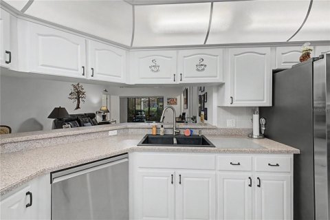House in Spring Hill, Florida 3 bedrooms, 157.66 sq.m. № 2217830 - photo 14