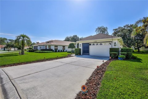 House in Spring Hill, Florida 3 bedrooms, 157.66 sq.m. № 2217830 - photo 2