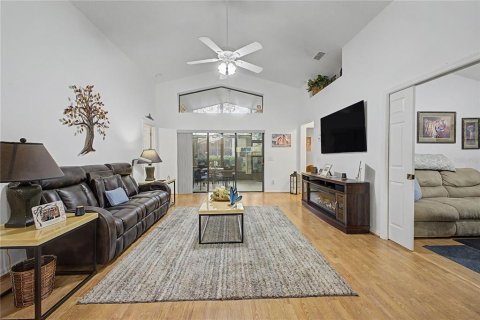 House in Spring Hill, Florida 3 bedrooms, 157.66 sq.m. № 2217830 - photo 16