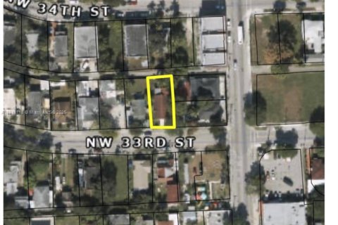 House in Miami, Florida 3 bedrooms, 137.4 sq.m. № 2082670
