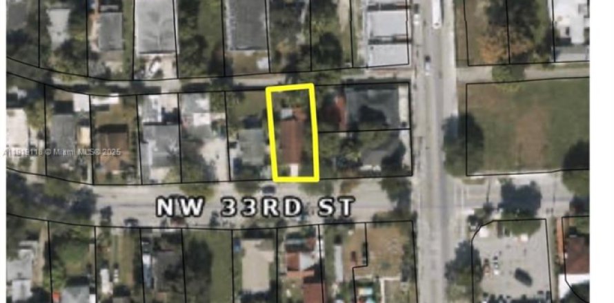 House in Miami, Florida 3 bedrooms, 137.4 sq.m. № 2082670