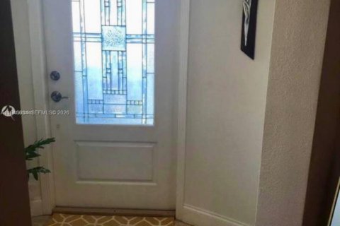 House in Miami, Florida 3 bedrooms, 159.51 sq.m. № 2001966 - photo 2