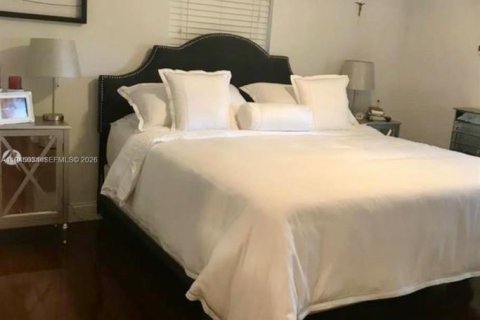 House in Miami, Florida 3 bedrooms, 159.51 sq.m. № 2001966 - photo 12