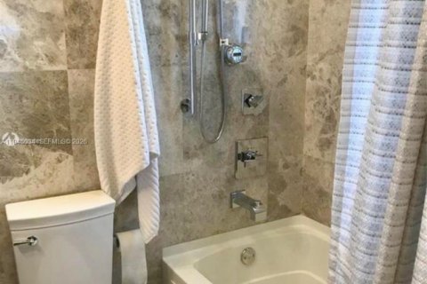 House in Miami, Florida 3 bedrooms, 159.51 sq.m. № 2001966 - photo 11