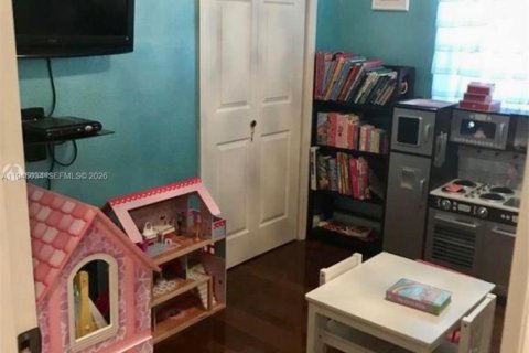 House in Miami, Florida 3 bedrooms, 159.51 sq.m. № 2001966 - photo 9