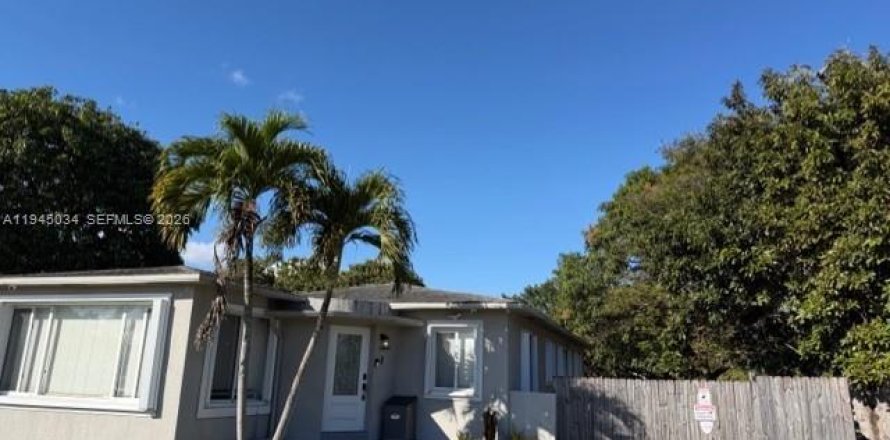 House in Miami, Florida 3 bedrooms, 159.51 sq.m. № 2001966