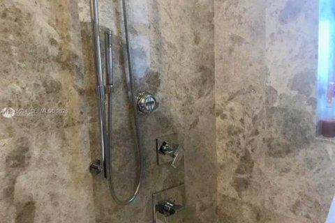 House in Miami, Florida 3 bedrooms, 159.51 sq.m. № 2001966 - photo 15