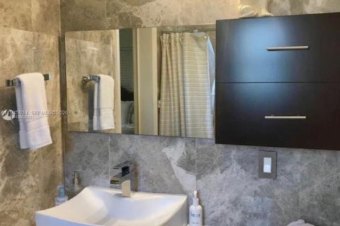 House in Miami, Florida 3 bedrooms, 159.51 sq.m. № 2001966 - photo 13