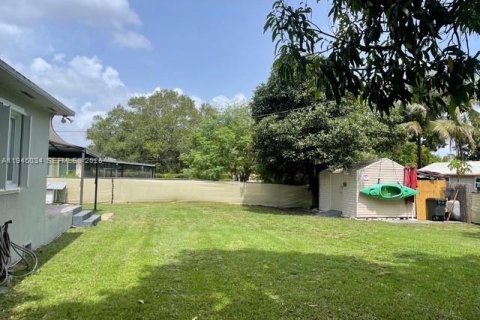 House in Miami, Florida 3 bedrooms, 159.51 sq.m. № 2001966 - photo 17