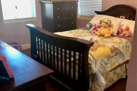 House in Miami, Florida 3 bedrooms, 159.51 sq.m. № 2001966 - photo 6