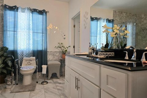 House in Orlando, Florida 5 bedrooms, 233.56 sq.m. № 1642418 - photo 27