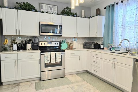 House in Orlando, Florida 5 bedrooms, 233.56 sq.m. № 1642418 - photo 17