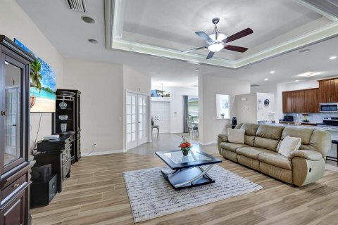 House in Cape Coral, Florida 3 bedrooms, 208.47 sq.m. № 1803141 - photo 11