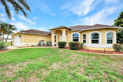 House in Cape Coral, Florida 3 bedrooms, 208.47 sq.m. № 1803141 - photo 3