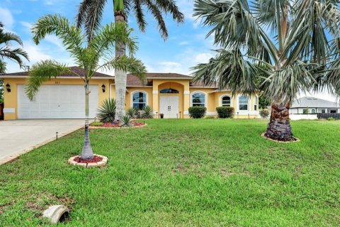 House in Cape Coral, Florida 3 bedrooms, 208.47 sq.m. № 1803141 - photo 4