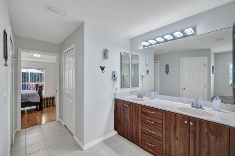 House in Cape Coral, Florida 3 bedrooms, 208.47 sq.m. № 1803141 - photo 21