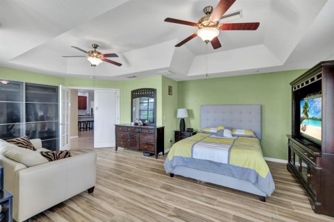 House in Cape Coral, Florida 3 bedrooms, 208.47 sq.m. № 1803141 - photo 25