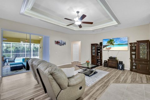 House in Cape Coral, Florida 3 bedrooms, 208.47 sq.m. № 1803141 - photo 10