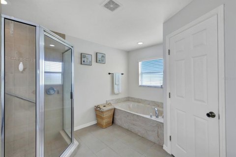 House in Cape Coral, Florida 3 bedrooms, 208.47 sq.m. № 1803141 - photo 20