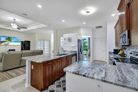 House in Cape Coral, Florida 3 bedrooms, 208.47 sq.m. № 1803141 - photo 13
