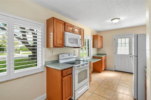 House in Winter Park, Florida 2 bedrooms, 85.84 sq.m. № 2380423 - photo 8