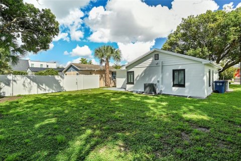 House in Winter Park, Florida 2 bedrooms, 85.84 sq.m. № 2380423 - photo 24