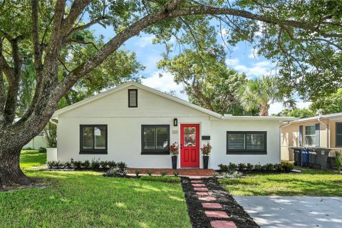 House in Winter Park, Florida 2 bedrooms, 85.84 sq.m. № 2380423