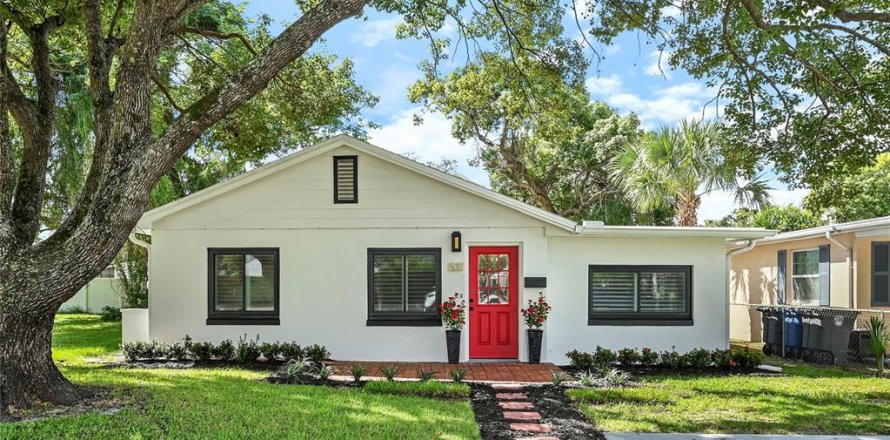 House in Winter Park, Florida 2 bedrooms, 85.84 sq.m. № 2380423