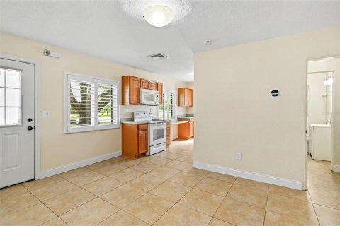 House in Winter Park, Florida 2 bedrooms, 85.84 sq.m. № 2380423 - photo 7