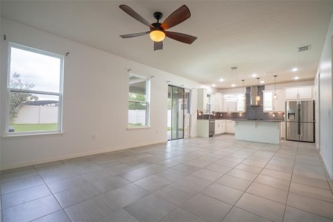 House in Kissimmee, Florida 3 bedrooms, 198.07 sq.m. № 2344952 - photo 10