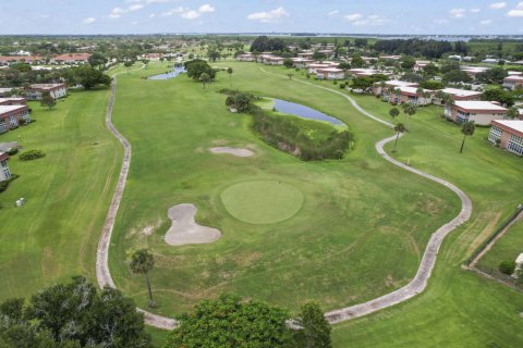 Condo in Vero Beach, Florida, 2 bedrooms  № 1098771 - photo 1